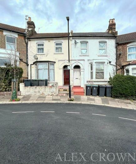 Studio To Rent In St Albans Crescent, Wood Green, N22