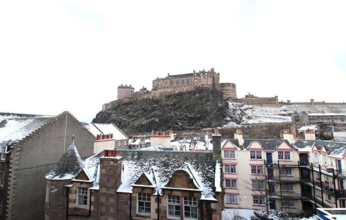 2 Bedroom Apartment To Rent In Ft, Westport, Grassmarket, Edinburgh, EH1