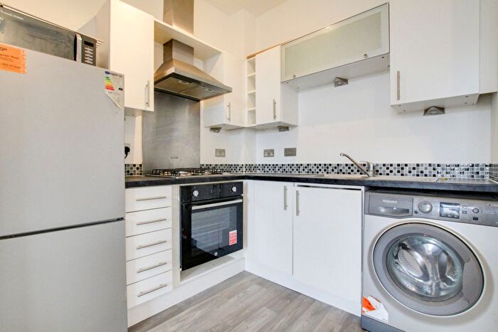 2 Bedroom Block Of Flats For Sale In High Street, Wickford, SS12