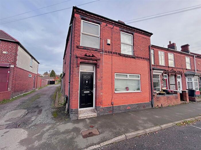 3 Bedroom End Of Terrace House For Sale In Station Road, Brierley Hill, DY5