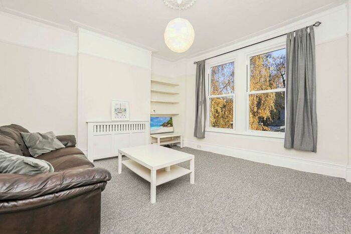 2 Bedroom Flat To Rent In Alexandra Drive, London, SE19