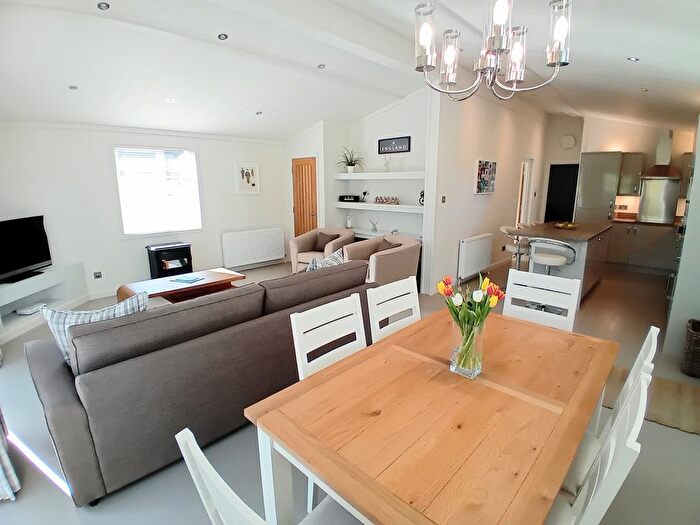 2 Bedroom Chalet For Sale In Westfield Lane, Hastings, TN35