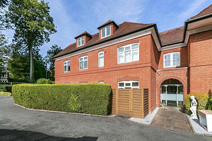 2 Bedroom Flat To Rent In Egham Hill, Englefield Green, Egham, Surrey, TW20