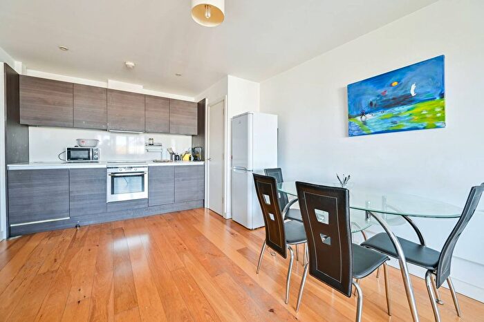 1 Bedroom Flat To Rent In Crampton Street, Elephant And Castle, London, SE17