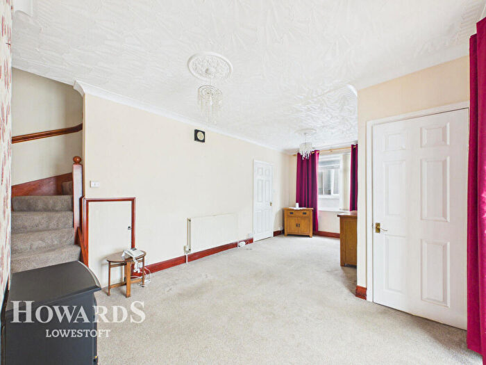2 Bedroom Semi-Detached Bungalow For Sale In Edgerton Road, Lowestoft, NR33