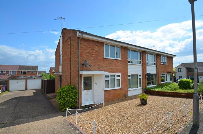 2 Bedroom Flat For Sale In Bowmans Avenue, Hitchin, SG4