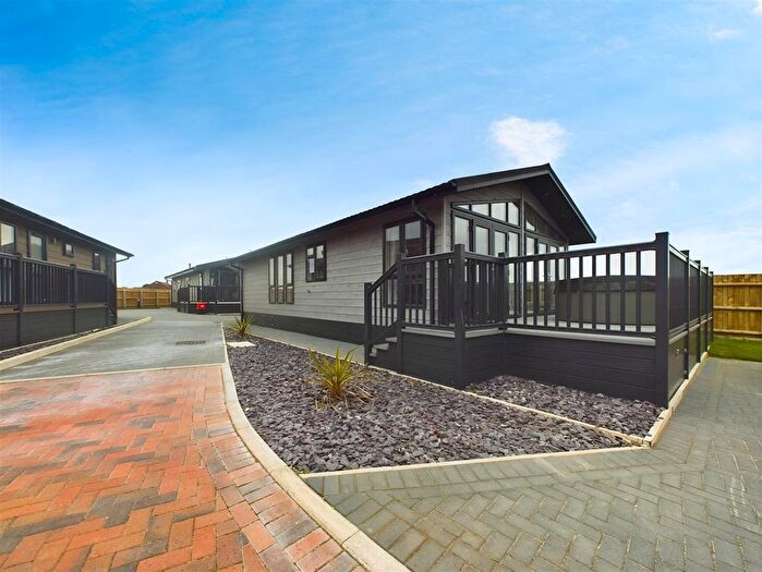 2 Bedroom Mobile/park Home For Sale In Coast Road, Bacton, Norwich, NR12