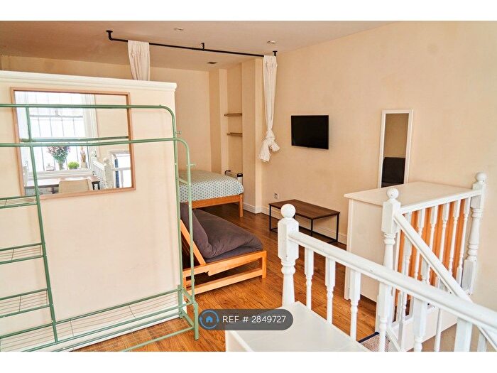 1 Bedroom Flat To Rent In Hoxton St, London, N1
