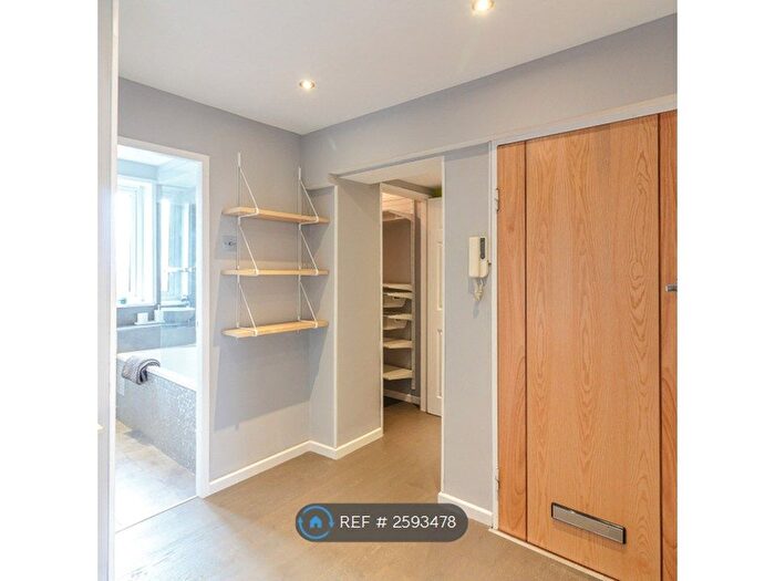 1 Bedroom Flat To Rent In Cross Court, London, SE5