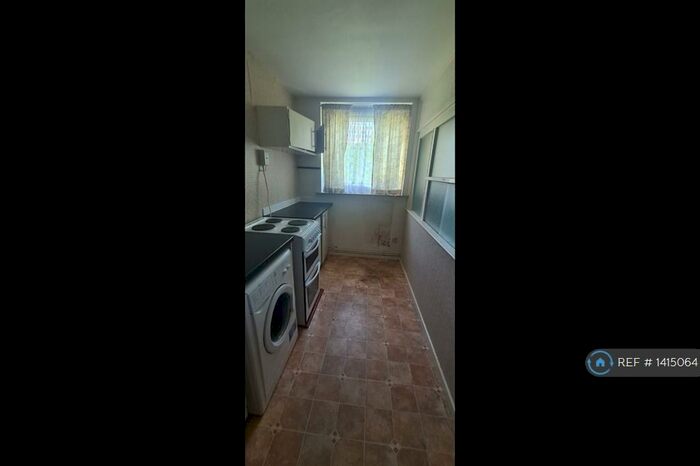 2 Bedroom Flat To Rent In Pantile Avenue, Southend-On-Sea, SS2