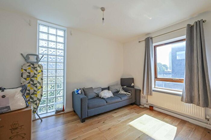 2 Bedroom Flat To Rent In Delta Building, , Canary Wharf, London, E14