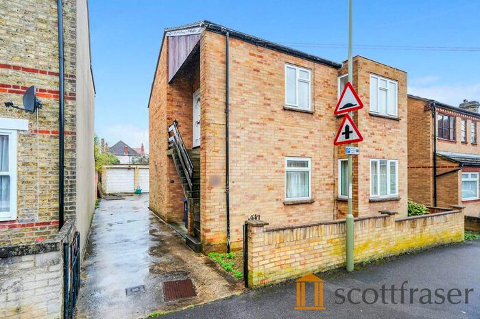 2 Bedroom Flat To Rent In Lime Walk, Headington, OX3