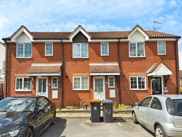 2 Bedroom House To Rent In Falcon Close, Dunstable, LU6