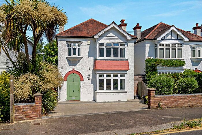 4 Bedroom Detached House For Sale In Love Lane, Pinner, HA5