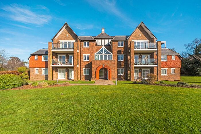 3 Bedroom Flat For Sale In West Common Road, Bromley, Kent, BR2