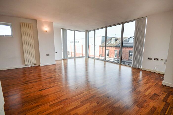 2 Bedroom Flat To Rent In Longfield Centre, Prestwich, Manchester, M25