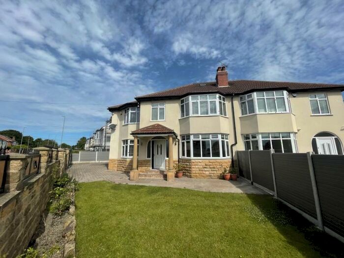 5 Bedroom Semi-Detached House To Rent In Street Lane, Leeds, LS17