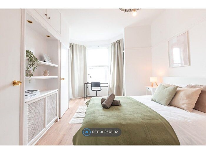 2 Bedroom Semi-detached House To Rent In Gladys Avenue, Portsmouth, PO2