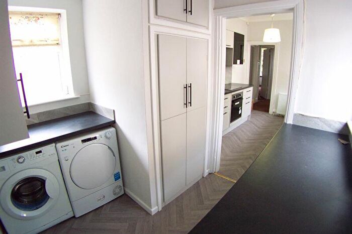 4 Bedroom Semi-Detached House To Rent In Otley Road, Leeds, LS6