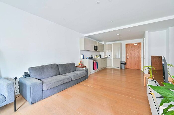 2 Bedroom Flat To Rent In Sayer Street, Southwark, SE17