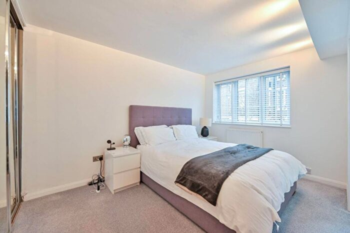 4 Bedroom House For Sale In Gables Close, Camberwell, London, SE5