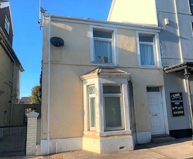 4 Bedroom Semi-Detached House To Rent In New Road, Porthcawl, CF36