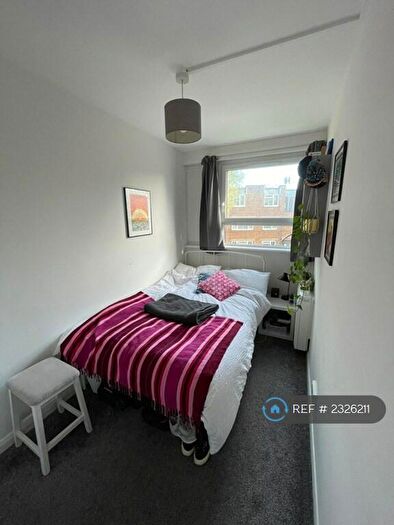 3 Bedroom Flat To Rent In Homemead, London, SW12
