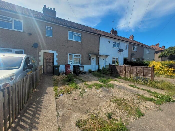 3 Bedroom House To Rent In Mead Avenue, Slough, SL3