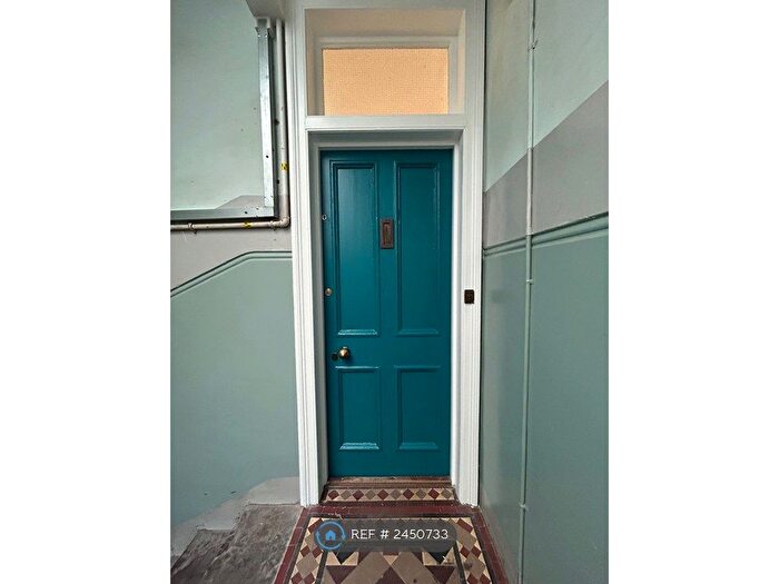 2 Bedroom Flat To Rent In Bruntsfield Gardens, Edinburgh, EH10