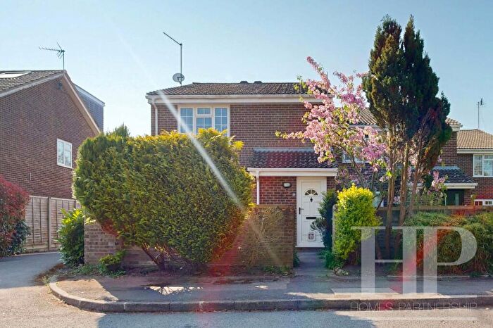 2 Bedroom Maisonette To Rent In Knowle Drive, Copthorne, RH10