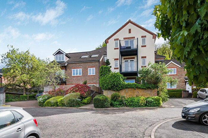 2 Bedroom Flat For Sale In Holly Place, High Wycombe, HP11