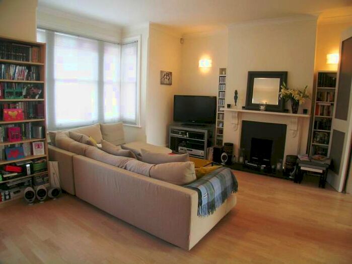 1 Bedroom Flat To Rent In Carmalt Gardens, London, SW15