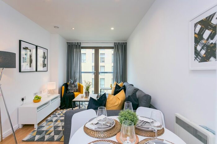 1 Bedroom Flat To Rent In Oak Square, London, SW9