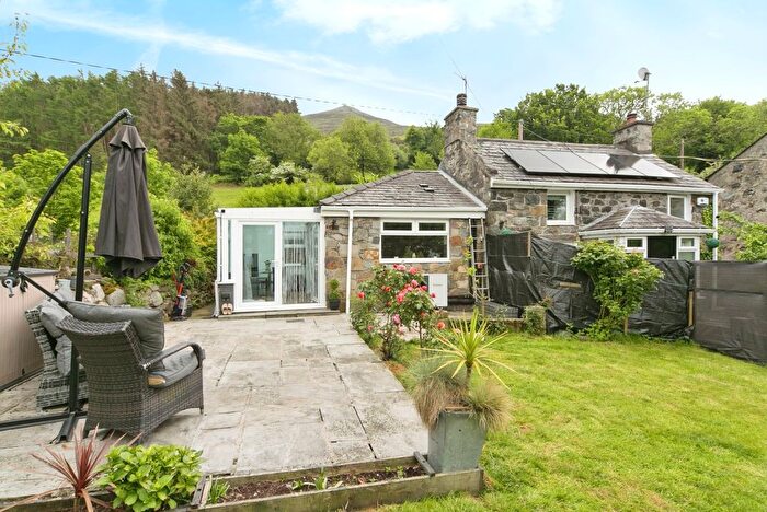 1 Bedroom Detached House For Sale In Gyrn Goch, Caernarfon, Gwynedd, LL54