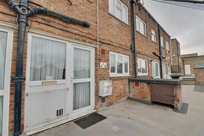 2 Bedroom Maisonette For Sale In Greywell Road, Havant, Hampshire, PO9