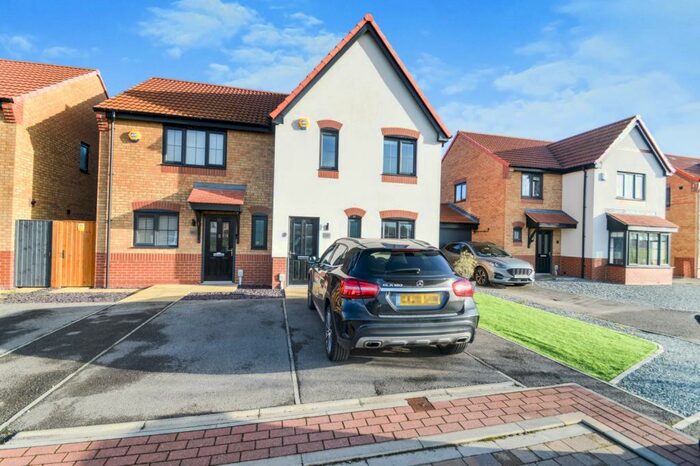 3 Bedroom Semi-Detached House To Rent In Riley Way, Hull, Yorkshire, HU3