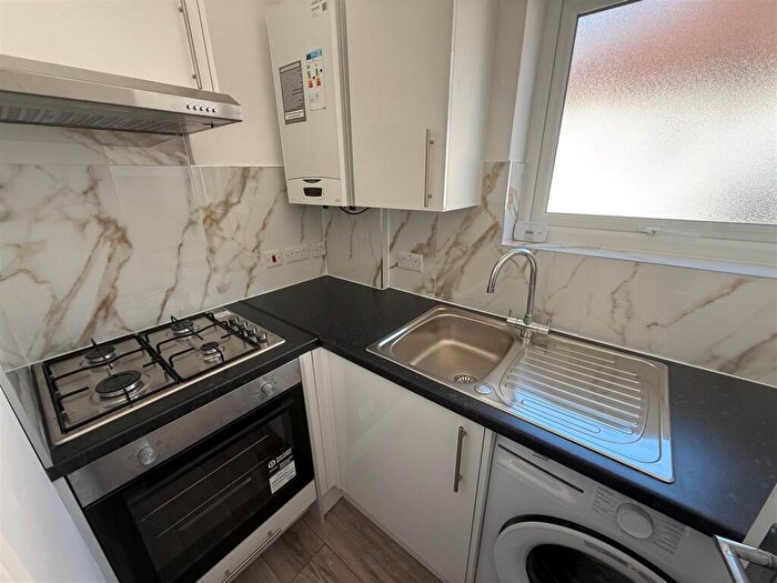 2 Bedroom Flat To Rent In Kenton Lane, Harrow, HA3