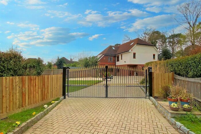 5 Bedroom Detached House To Rent In Farmhouse Close, Woking, Surrey, GU22