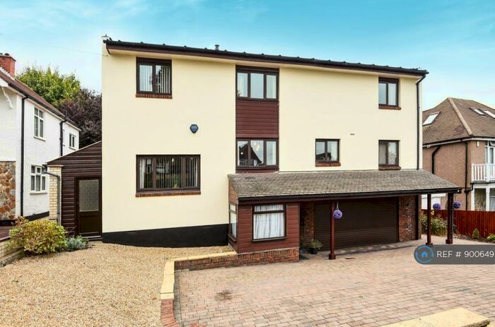 5 Bedroom Detached House To Rent In Knoll Rise, Orpington, BR6