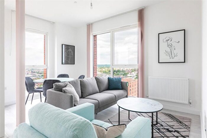 2 Bedroom Flat To Rent In Rosefinch Apartments, Hendon, NW9