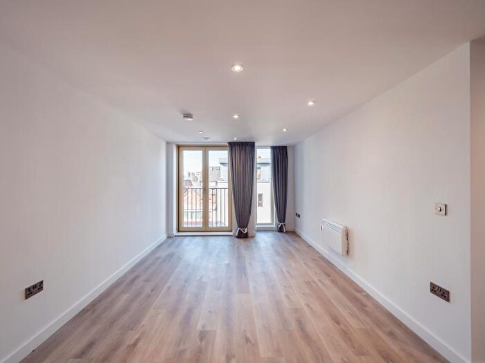 2 Bedroom Apartment To Rent In Flat :: The Quarters, M1