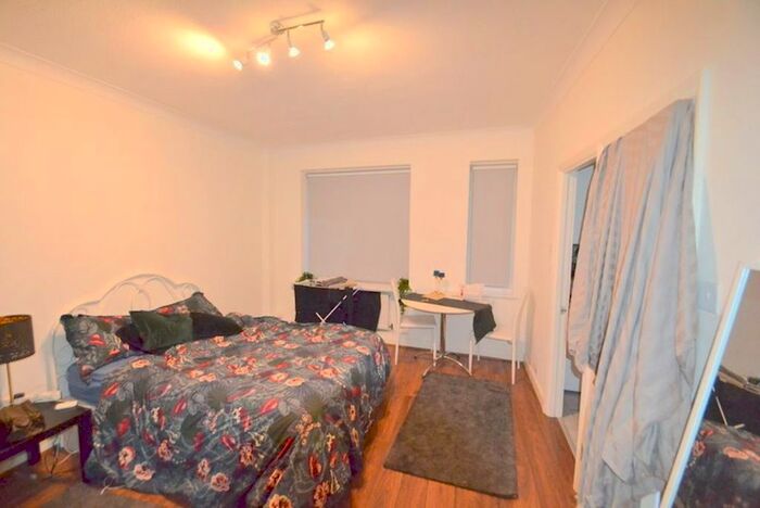 Studio To Rent In Euston Road, London, NW1