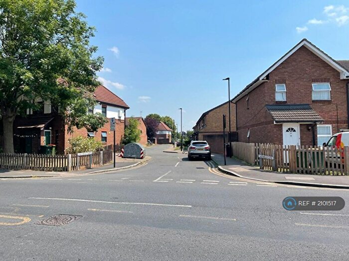 1 Bedroom Maisonette To Rent In Gadwall Close, London, E16