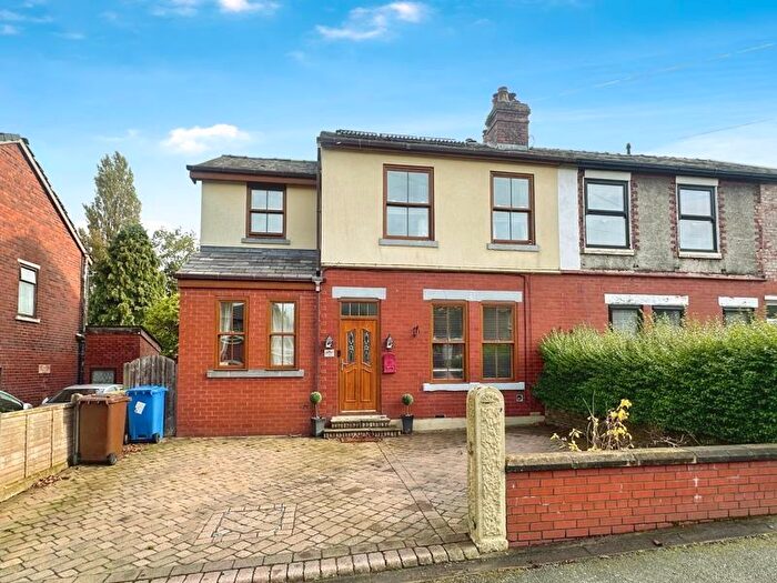 4 Bedroom Semi-Detached House For Sale In Droughts Lane, Prestwich, Manchester, M25