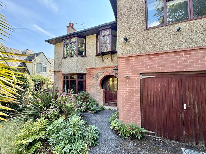4 Bedroom Detached House For Sale In Higher Blandford Road, Broadstone, BH18 - Photo 4