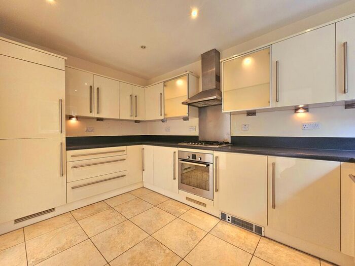 2 Bedroom Flat To Rent In Sheridan Place, Bromley, BR1