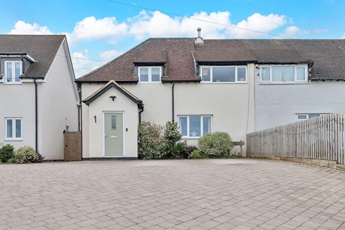 4 Bedroom Semi-Detached House For Sale In The Grange, Therfield, SG8