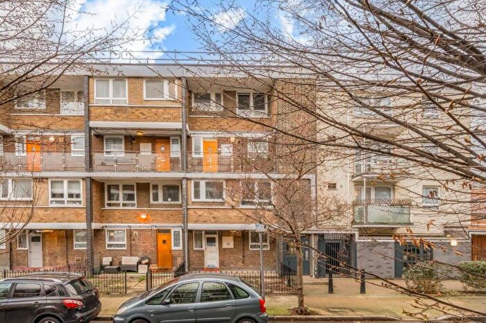 3 Bedroom Maisonette For Sale In Wearmouth House, Joseph Street, Bow, London, E3