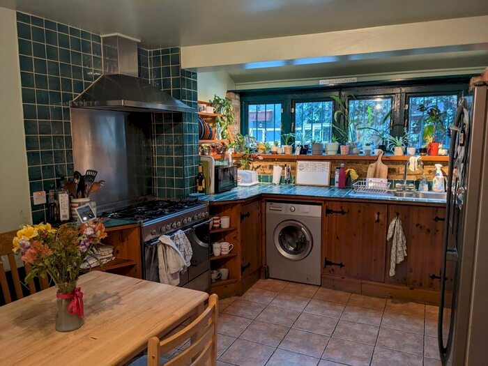 4 Bedroom Detached House To Rent In McDowall Road, London, SE5