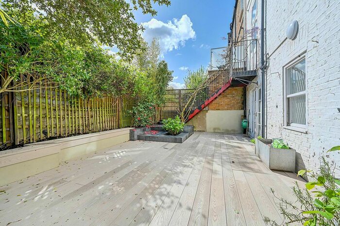 5 Bedroom Flat To Rent In Hetley Road, Shepherd's Bush, London, W12